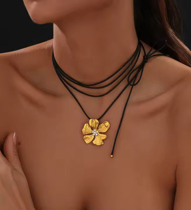 GOLDEN BLOOM CHOKER - NECKLACE