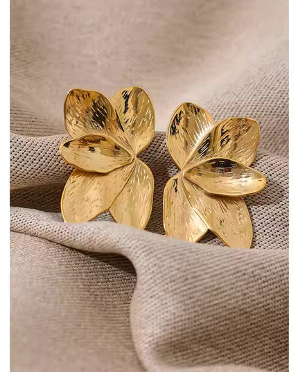 Golden Bloom Earrings – A Floral Symphony in Gold