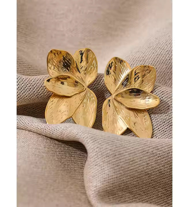 Golden Bloom Earrings – A Floral Symphony in Gold