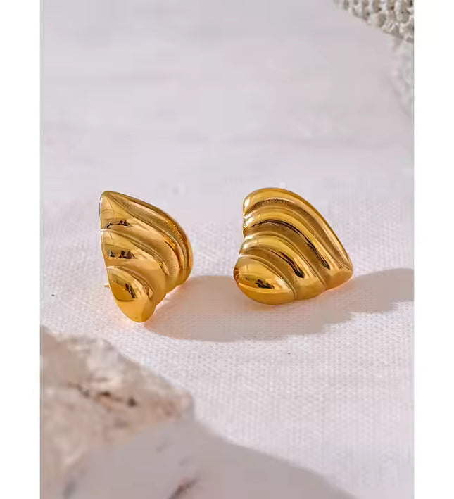 Eternal Heart Earrings – Sculpted Love in Gold