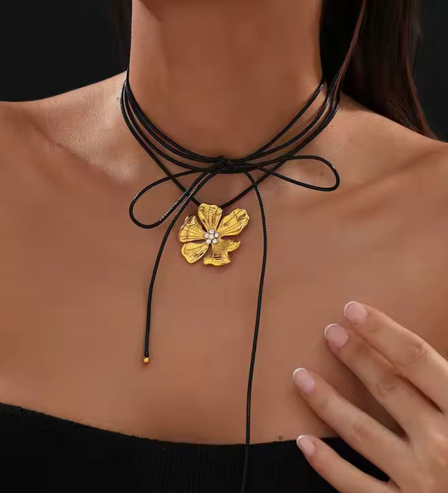 GOLDEN FLORA CHOKER - NECKLACE