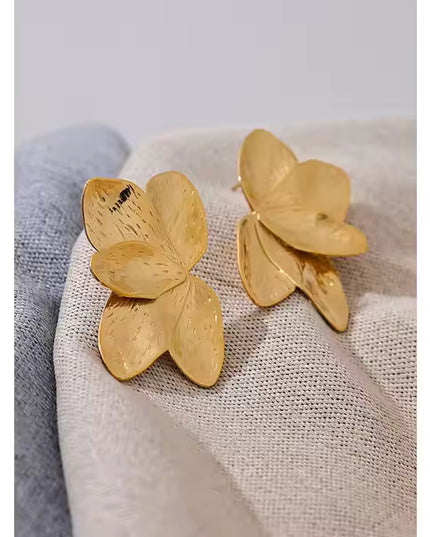 Golden Bloom Earrings – A Floral Symphony in Gold