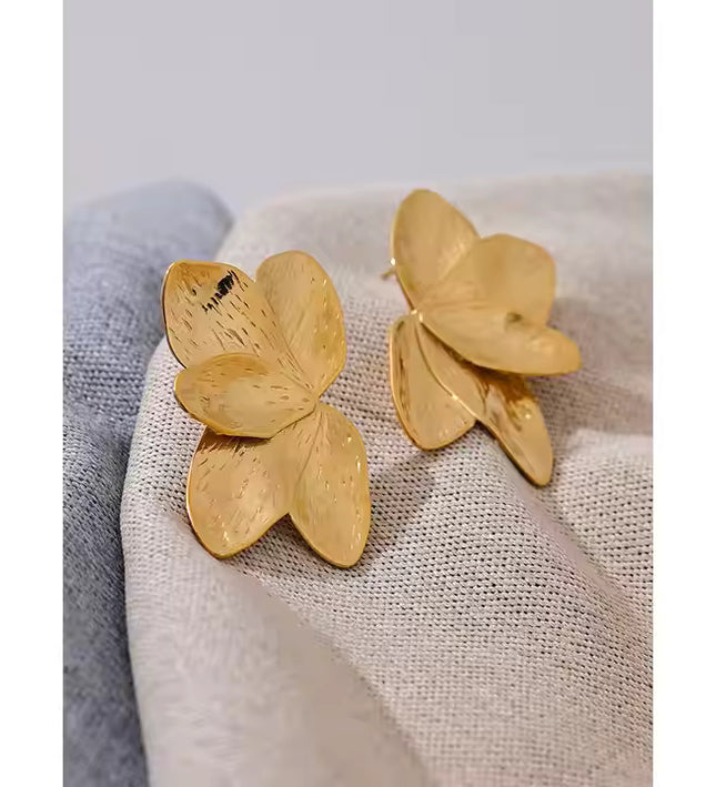 Golden Bloom Earrings – A Floral Symphony in Gold