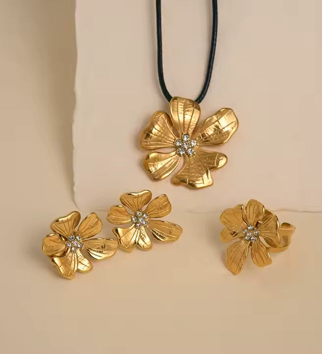 GOLDEN BLOOM CHOKER - NECKLACE