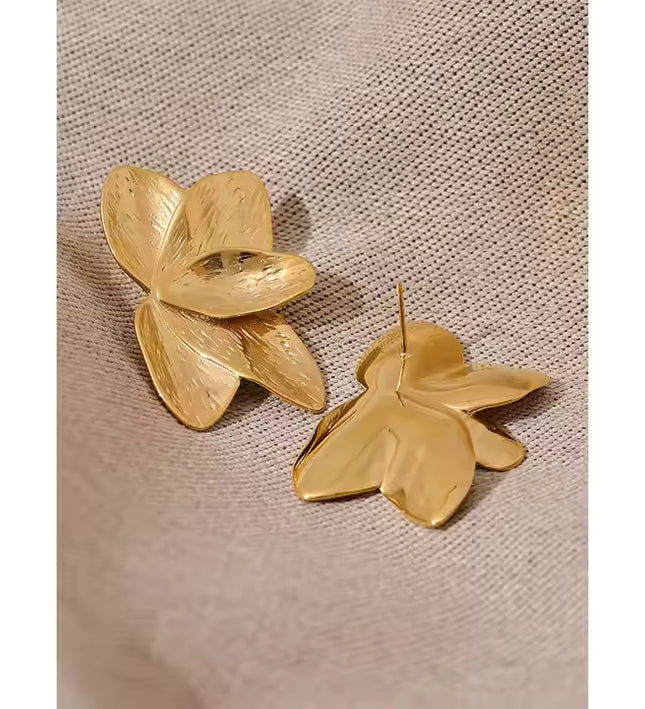 Golden Bloom Earrings – A Floral Symphony in Gold