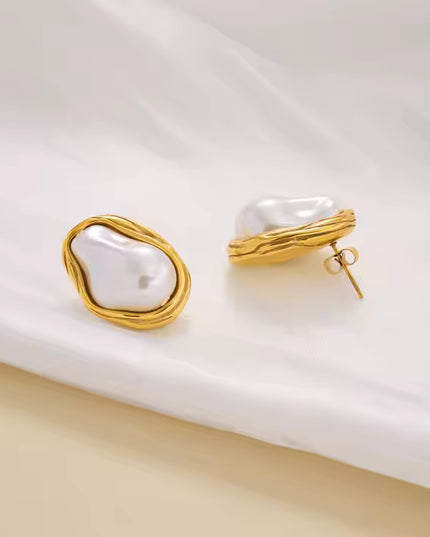 OYSTER LUXE PEARL STUDS