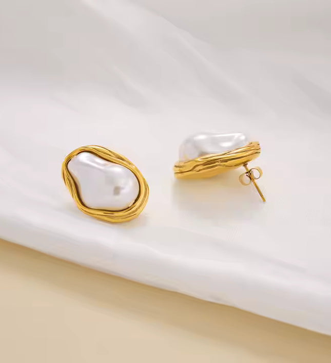 OYSTER LUXE PEARL STUDS