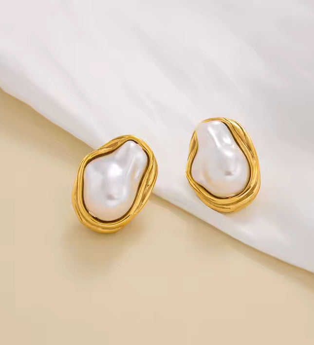 OYSTER LUXE PEARL STUDS