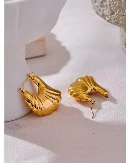 Aurora Hoop Earrings – Sculpted Elegance in Gold