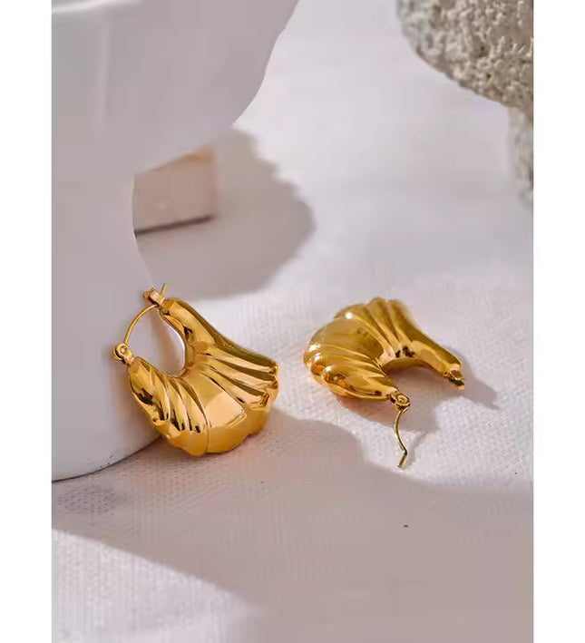 Aurora Hoop Earrings – Sculpted Elegance in Gold