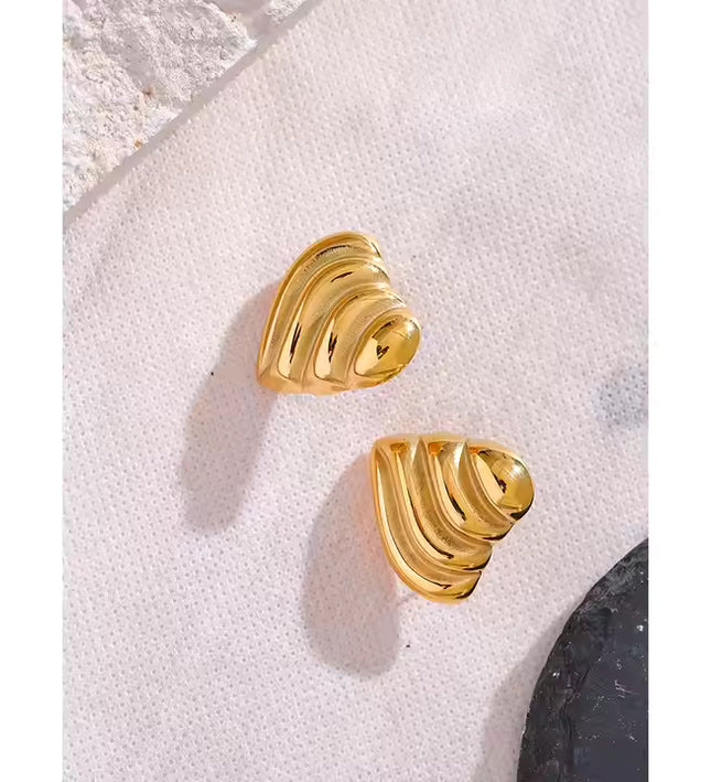 Eternal Heart Earrings – Sculpted Love in Gold