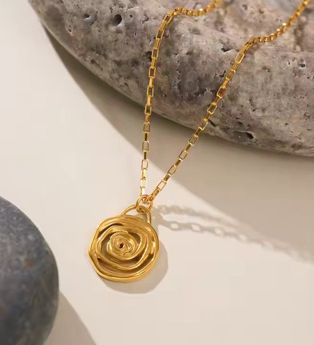 SPIRAL EMBRACE PENDANT