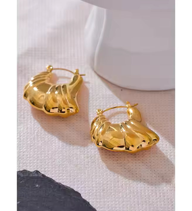 Aurora Hoop Earrings – Sculpted Elegance in Gold