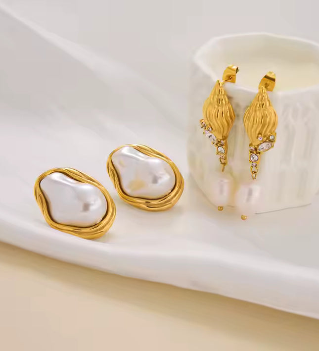 OYSTER LUXE PEARL STUDS