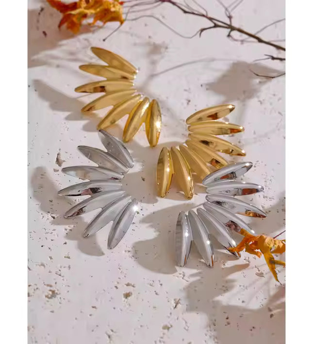 Golden Laurel Earrings – Elegance in Gold &amp; Silver