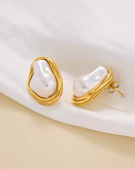 OYSTER LUXE PEARL STUDS