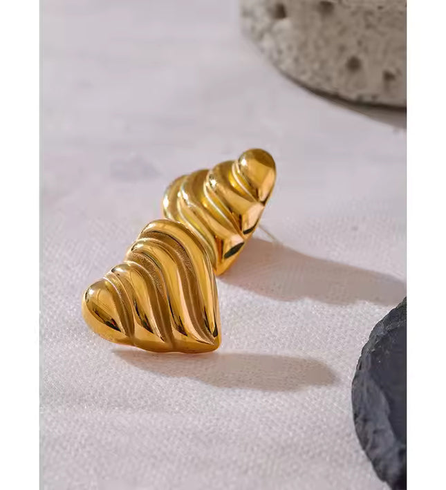 Eternal Heart Earrings – Sculpted Love in Gold