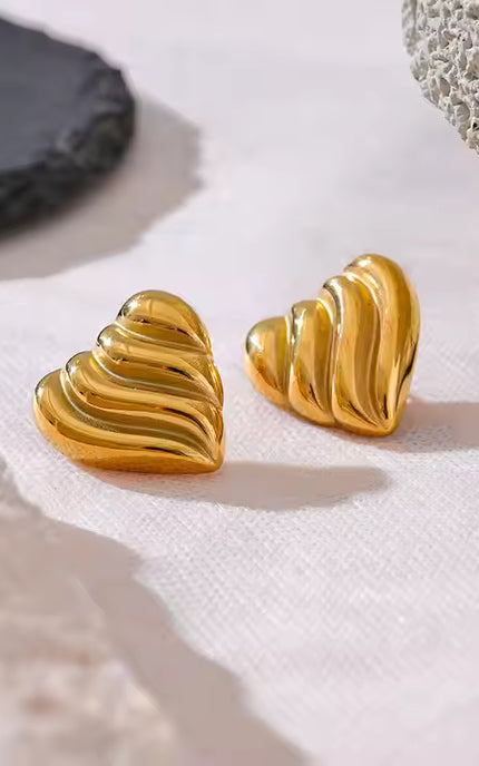 Eternal Heart Earrings – Sculpted Love in Gold