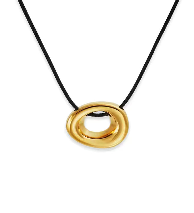 GOLDEN OVAL PENDANT - NECKLACE