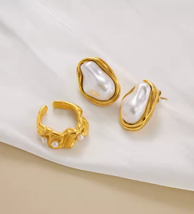 OYSTER LUXE PEARL STUDS