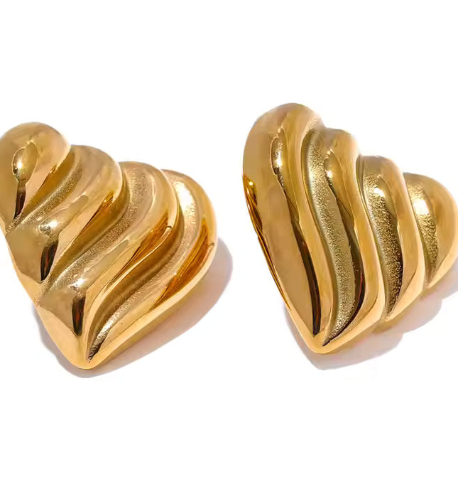 Eternal Heart Earrings – Sculpted Love in Gold