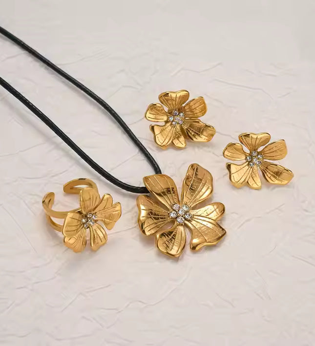 GOLDEN BLOOM NECKLACE