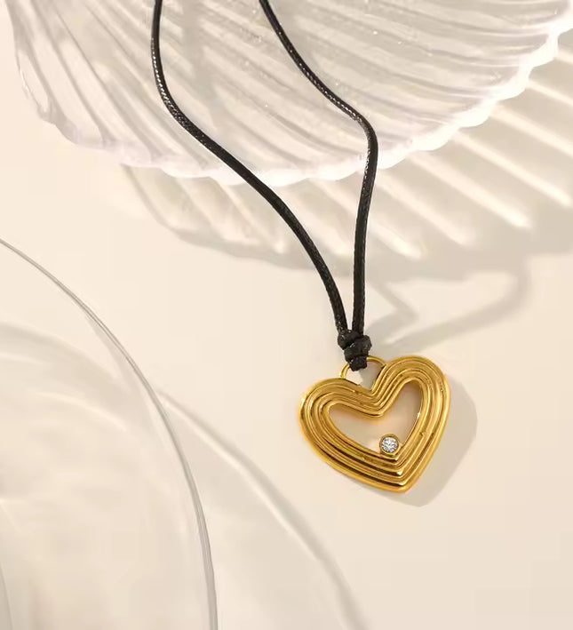 ETERNAL LOVE PENDANT - NECKLACE