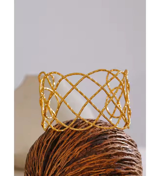 Ethereal Mesh Cuff – A Sculptural Statement in Gold (Bracelet)